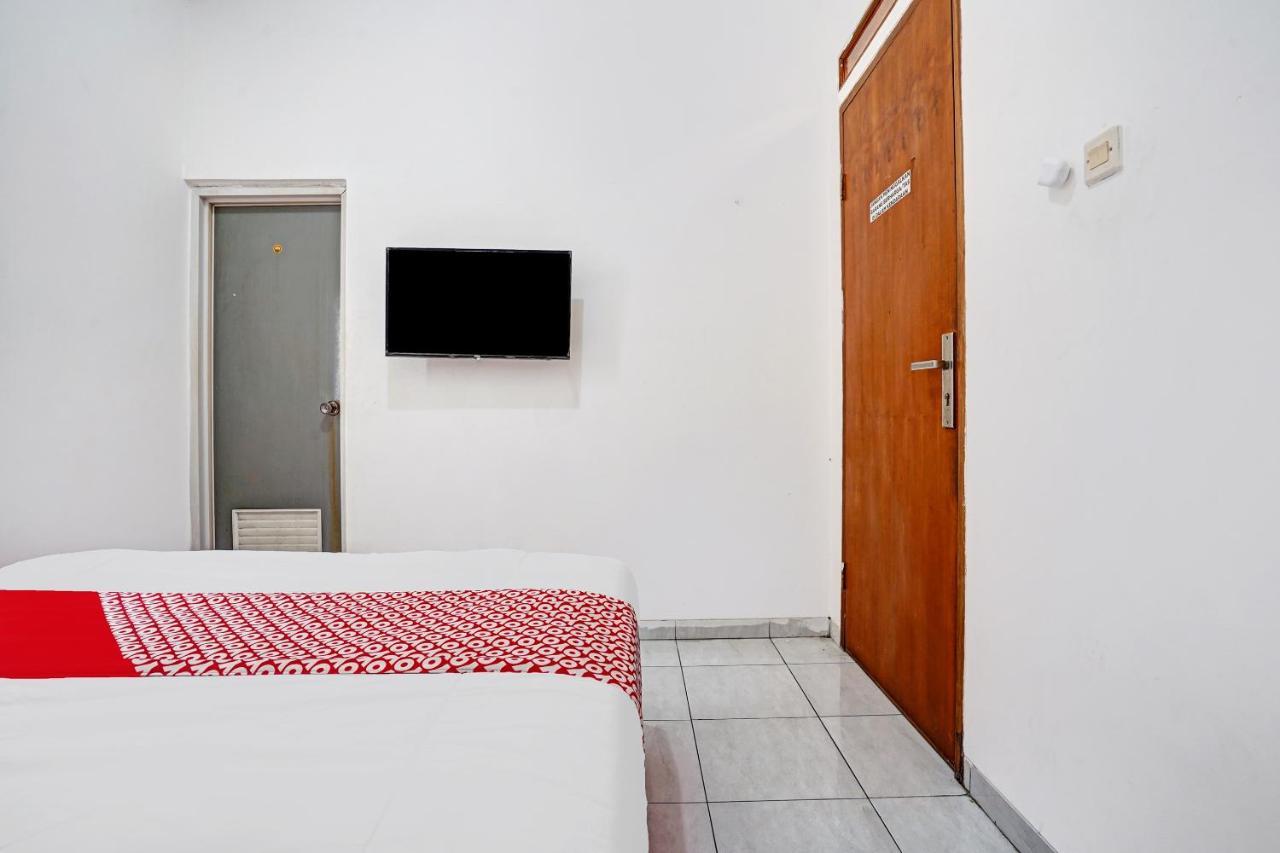 Oyo 1932 Srimahi Residence Bandung Eksteriør bilde